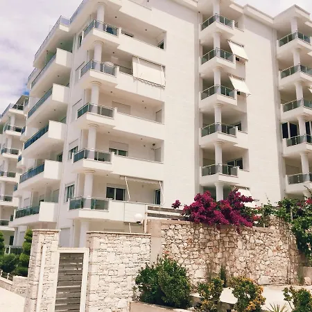 Diamond Sofia Sarandë